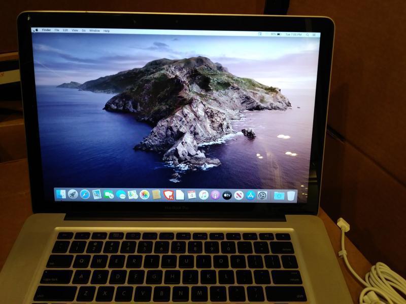 Apple Macbook Pro Core i5 *** MSRP $1800.00 ***