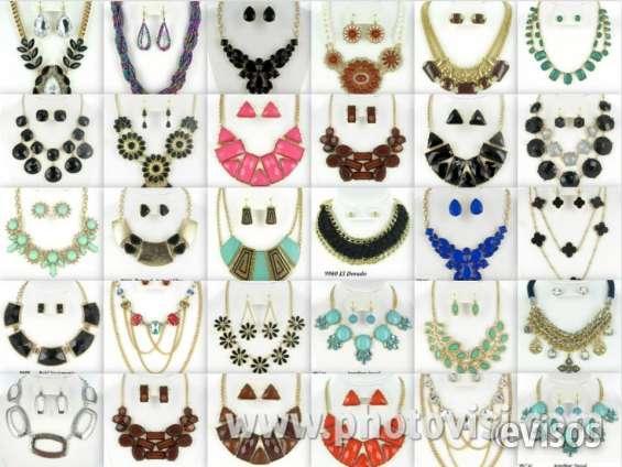 100 pieces Name Brands Jewelry mix Lot