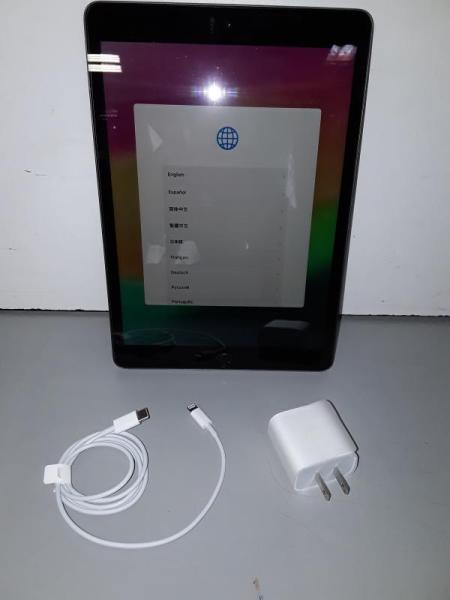 A Grade - Apple iPad 10.2-inch Wi-Fi (2021, 9th Generation) - MSRP $479