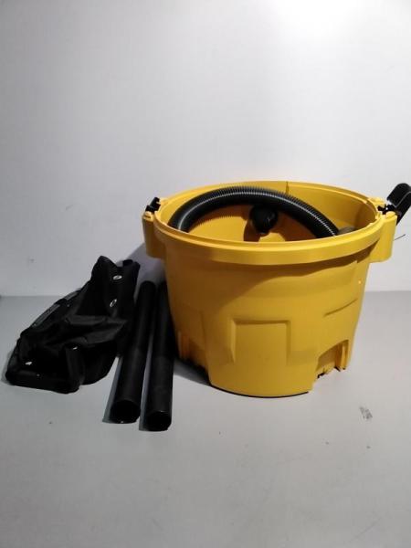 DEWALT 9 Gallon Poly Wet/Dry Shop Vacuum for Workshop/Jobsite - MSRP $159