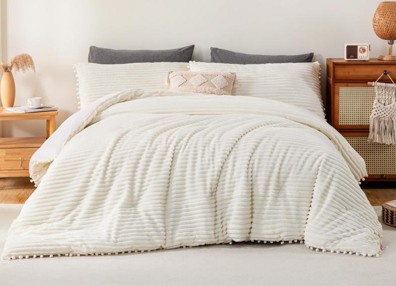Home - Zubisu Comforter Sets, Cheetah Throw Blanket, Rollsceray Ceramic Vase - MSRP $16,407