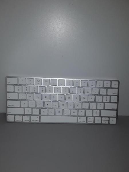 Apple Magic Wireless Bluetooth Rechargable White Keyboard (MISSING CABLE) - MSRP $99