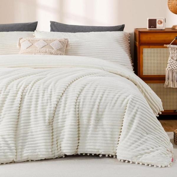 Home - ZUBISU Queen 3pc Fluffy Boho Comforter Set, Ousidan 120" x 98" Oversized King Alternative Duvet - MSRP $21,255
