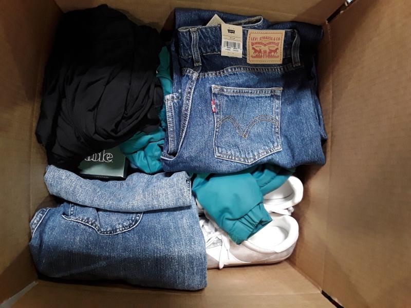 Apparel - Haggar, Kona Sol, Levi's, Future Collective, Universal Thread, Shade & Shore - Est Retail $4,133- 1 plt