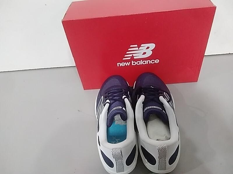 New Balance Women's Fresh Foam Velo V4 Molded Softball Shoe - MSRP $94