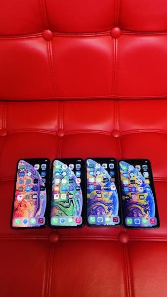 Apple iPhone XS 256GB, 38 units, MSRP: $32,300