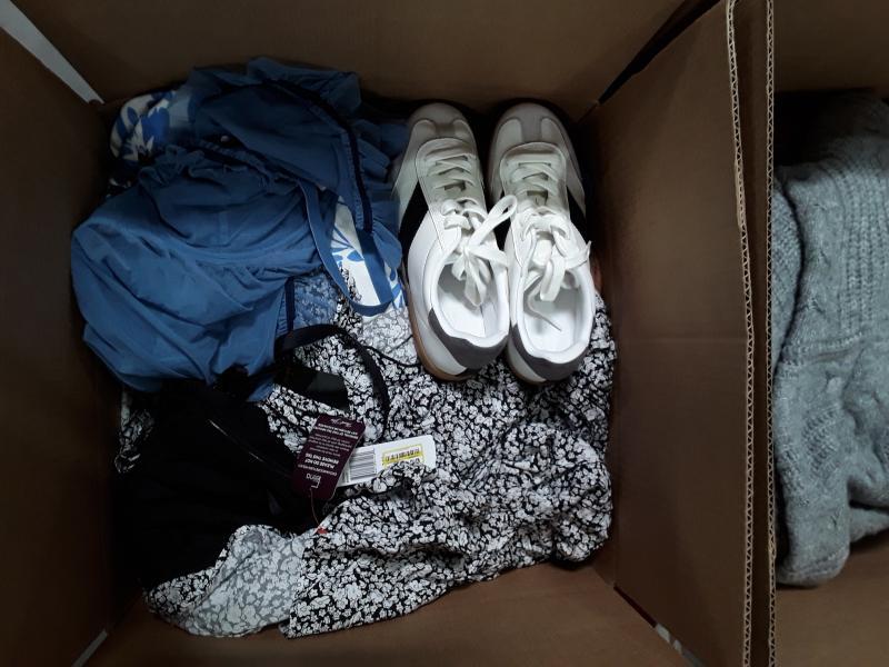 Apparel - Lands' End, Levi's, London Rag, Universal Thread, Shade & Shore, Shade & Shore - Est Retail $4,253- 1 plt