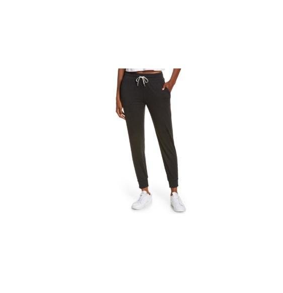Apparel - Vuori, Beach Riot, Barefoot Dreams, Honeylove, La Blanca, SPANX, Levi's, Free People - Original MSRP $2,830