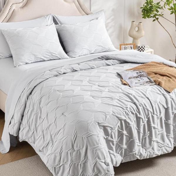 Home - Swandream 7pc King Bedding Comforter Set, LIBERECOO 60" x 60" Vinyl Vibrant Orange Tablecloth - MSRP $21,111