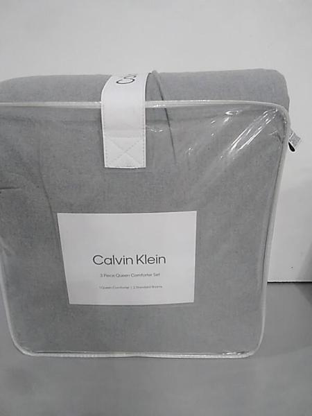 Calvin Klein Queen Comforter Set with Matching Shams, Soft Melange Flannel in Silver Grey, Queen - MSRP $201