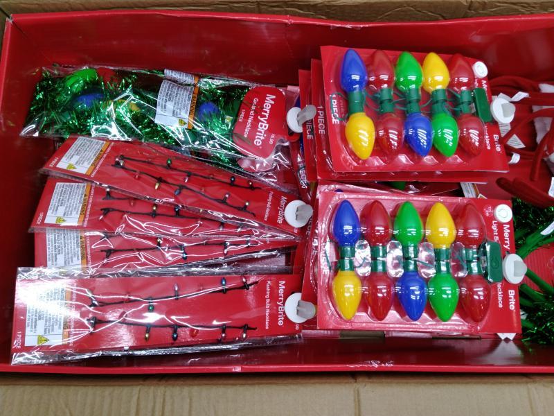 Seasonal - Merry Brite Christmas Headband for Dogs, Merry Brite Holiday Bulbs 6 Flashing Led Necklace - MSRP $8,778