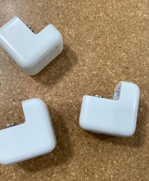 Apple 12W OEM Wall ChargerAdapter MD836LL/A - A1401