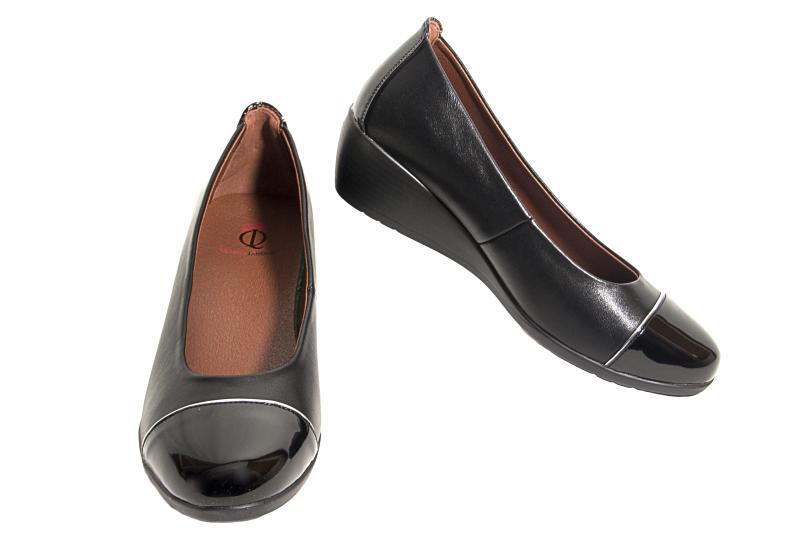 Queens Landing Women's Shoes Sizes 5.5-10.5 Retail Value $4,400