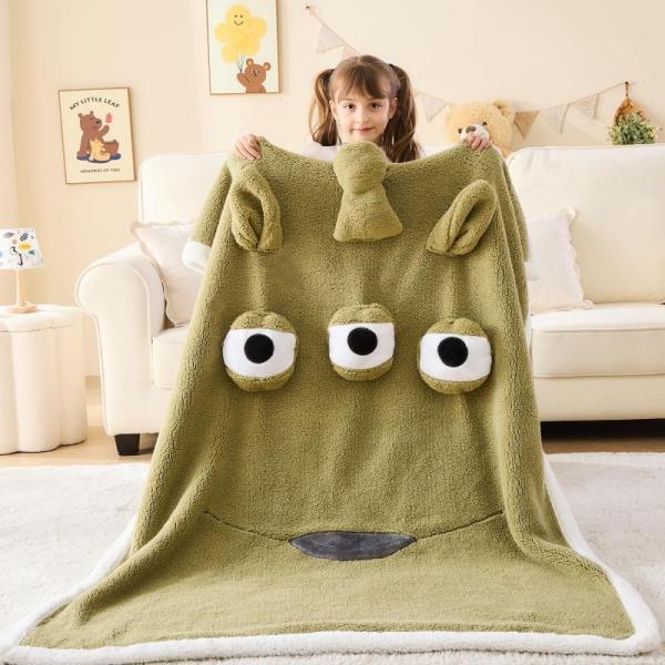 Home Goods - Sherpa Fleece Throw Blankets, Under Sink Mats & Organizers, Graffiti Gaming Wall Art - MSRP $27,191