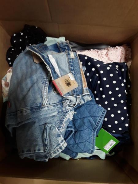 Apparel - Levi's Women's High-Rise Jeans, Lands' End Women's Geo Print Swim Dress - Est Retail $4,334 - 1 plt