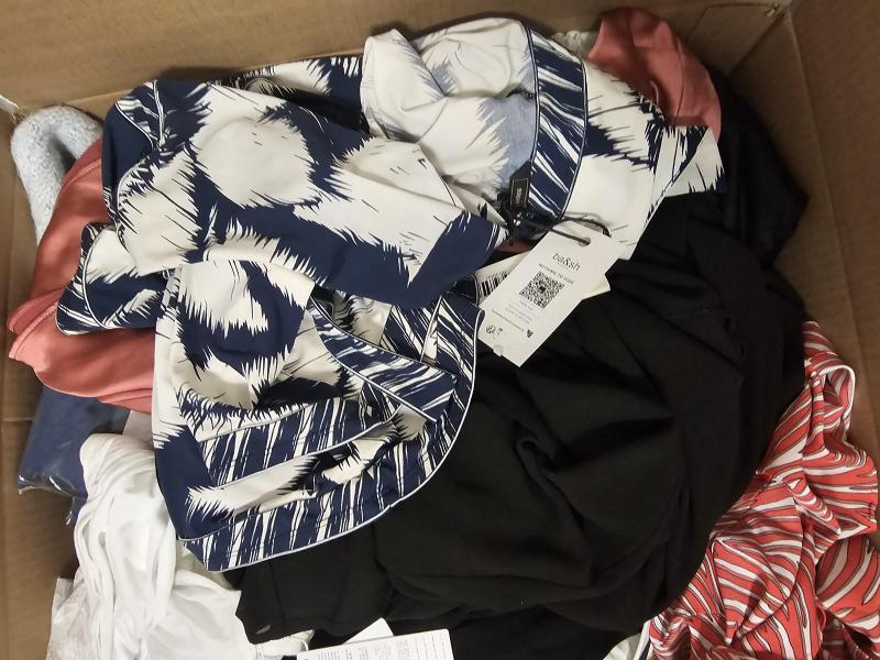 Luxury Department Store Women's Apparel MSRP $3,032