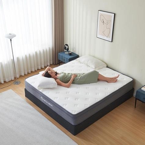 10" Queen Size Hybrid Mattress in a Box with Independent Spring, Soft - MSRP $189
