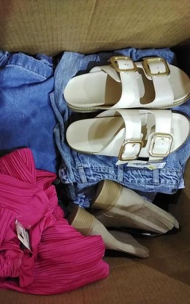 Apparel - Levi's Women's Ultra-High Rise, Levi's Women's High-Rise Cinch Baggy Jeans - Est Retail $6,057 - 1 plt