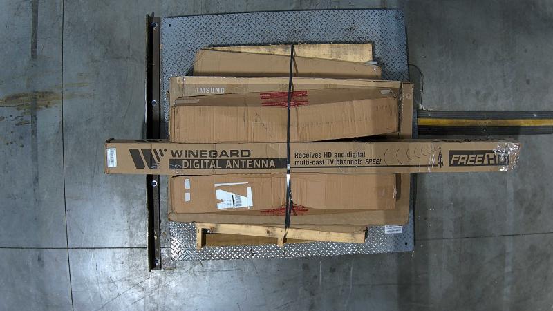 General Merch - ALTON BLACK EXECTUIVE CHAIRS, ERGOMAX MESH CHAIR, 1.1 CU FT MICROWAVE SS, INUSA Suitcase -MSRP $5,121