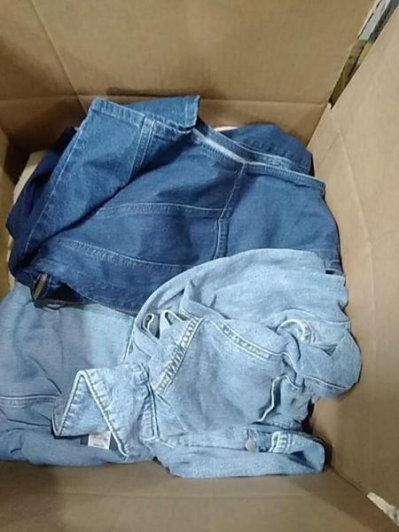 Apparel - Levi's, A New Day, Skechers, Universal Thread, Shade & Shore, Wild Fable - Est Retail $5,143- 1 plt