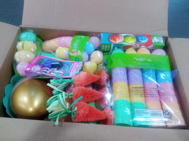 Holidays - Eggs Decoratiing Kits, Easter Baskets, Basket Grass, Plastic Fillable Eggs - MSRP $6,415