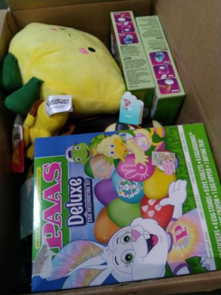 Holidays - Eggs Decorating Kit, Plastic Fillable Eggs, Crayola Color Wonder Mini Box Set - MSRP $5,629