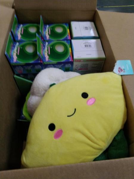 Holiday - Fluffy Plastic Easter Basket Grass, Festive Voice Small Metallic Gold Eggs - MSRP $3,496