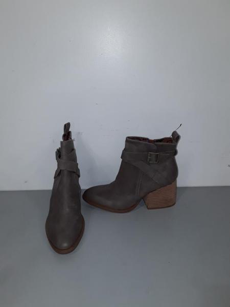 Luxury Department Store - Two Pallets of Shoes Returns