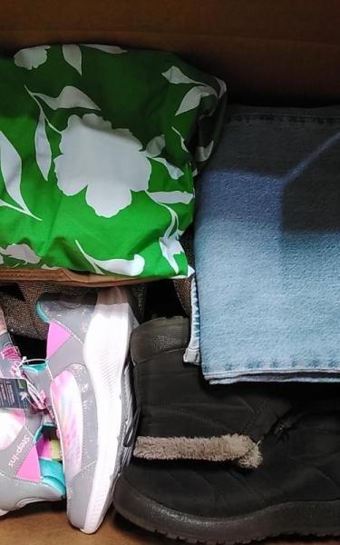 Apparel - Levi's, Spanx, Universal Thread, Shade & Shore, All In Motion, Goodfellow & Co - Est Retail $4,349- 1 plt