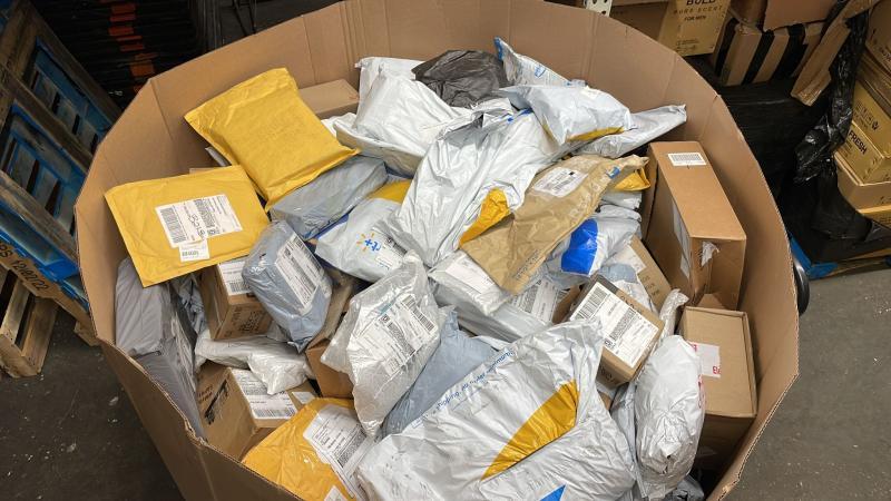 1 Pallet of Packages Merchandise Returns, Lost Mail, Undelivered Post