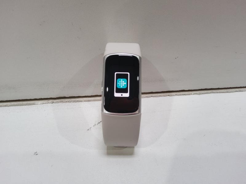 Fitbit Charge 6, Porcelain/Silver Aluminum - Est Retail $159