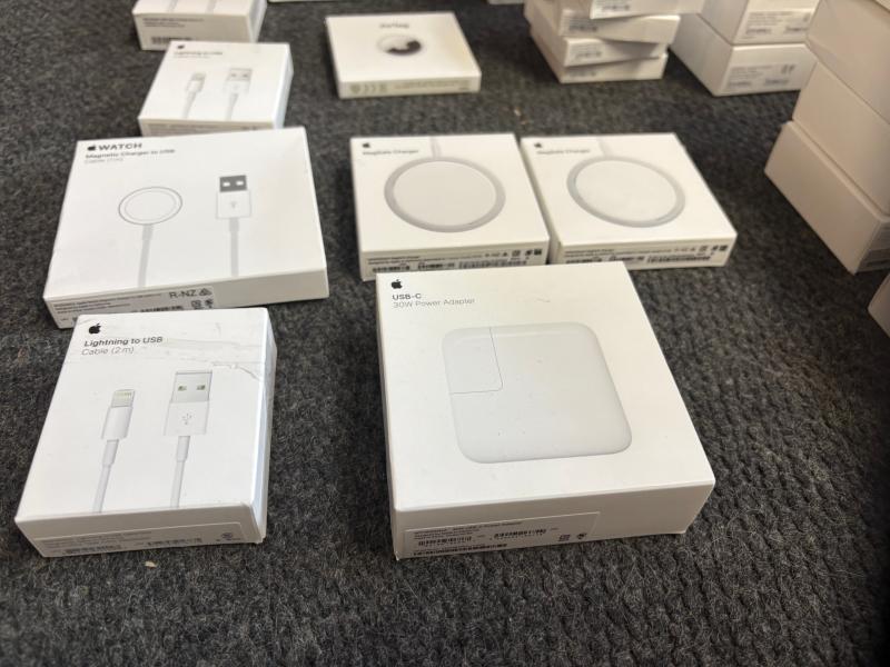 BRAND NEW APPLE - Sealed, fully manifested, airtag, usbc, magsafe