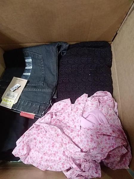 Apparel - Goodfellow & Co, Levi's, Universal Thread, Shade & Shore, Wild Fable - Est Retail $4,207- 1 plt