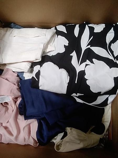 Apparel - Levi's, All in Motion, Skechers, Universal Thread, GoodFellow & Co - Est Retail $4,906- 1 plt