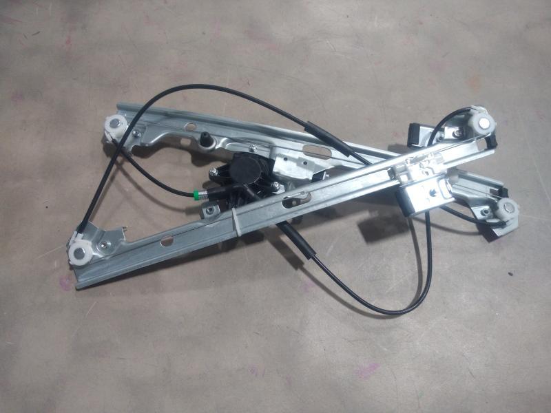 RENPHO Shiatsu Foot Massager, VIYUKI 16" Articulating Hedge Trimmer Attach, QEROMY 9in Metal Box Spring - MSRP $1,265