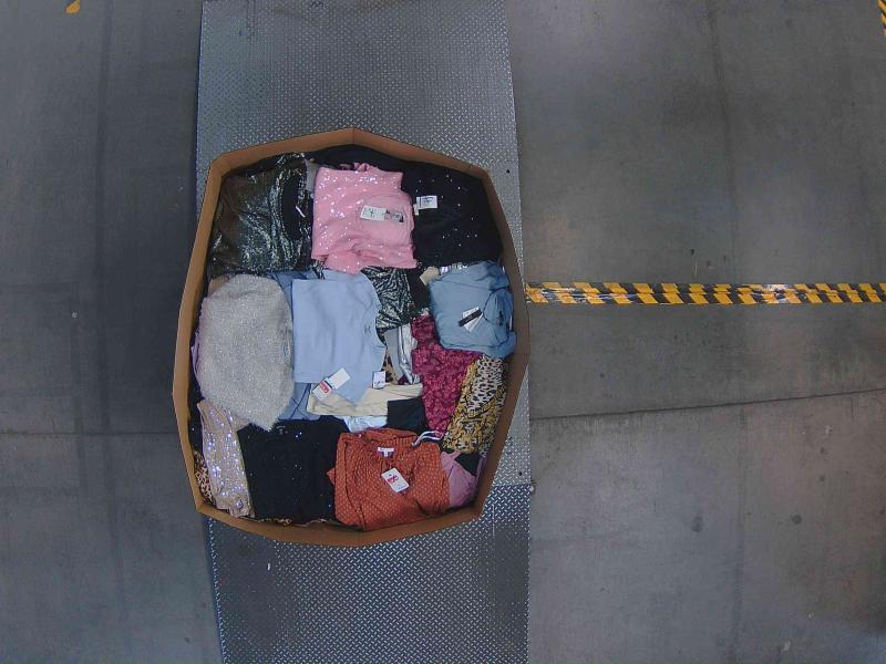 Luxury Department Store - Pallet of Apparel Returns