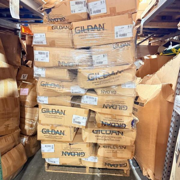 New Bulk Lot of 500 Packs of Gildan Womens Crew Sock Packs MSRP $6,786