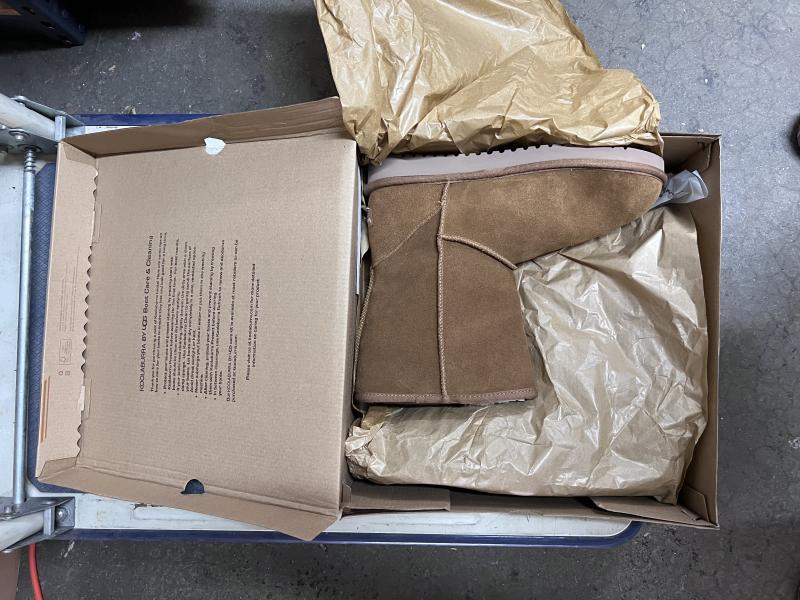 New Koolaburra by UGG Koola Short Boot Chestnut / Rabbit - MSRP $6,320