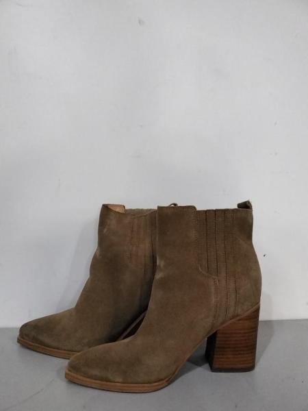 Luxury Department Store - Shoes