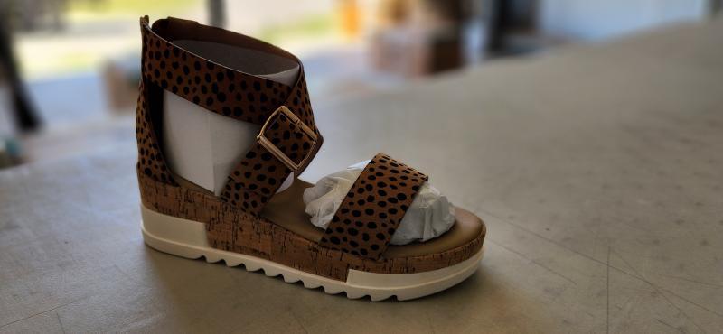 NEW Boxed Women's Summer Sandals Lot L1
