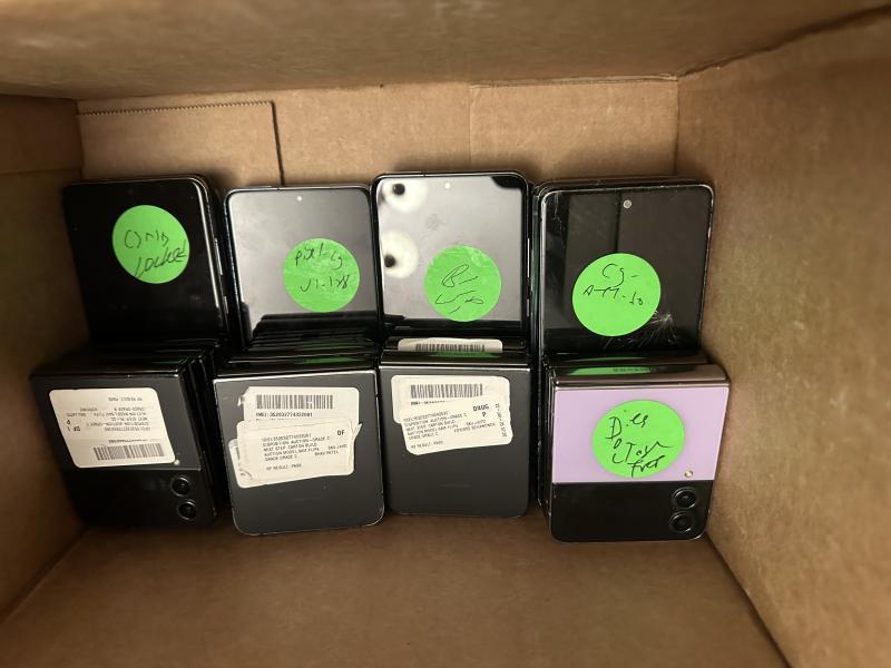 28 Samsung Galaxy Z Flip4 & S20/S21 Series Phones -Actual Photos