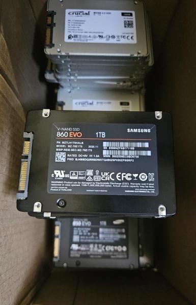 SOLID STATE DRIVES - SAMSUNG AND CRUCIAL 1TB 2.5" SATA SSDs (SALVAGED)