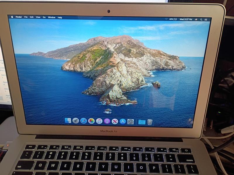Apple Macbook Air Core i5 *** MSRP $1800.00 ***