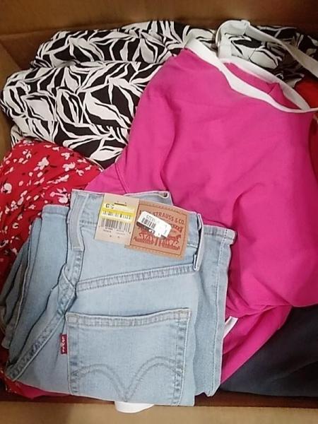 Apparel - Levi's, Future Collective, Skechers, Wild Fable, Universal Thread, Shade & Shore - Est Retail $5,304- 1 plt