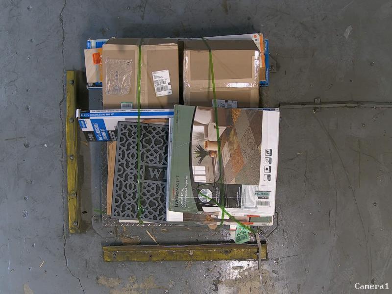 Flooring & Rugs - Ivy Hill Tile, Lifetime, Everbilt, Daltile, Lifeproof, TrafficMaster - Est Retail $1,052- 2plts