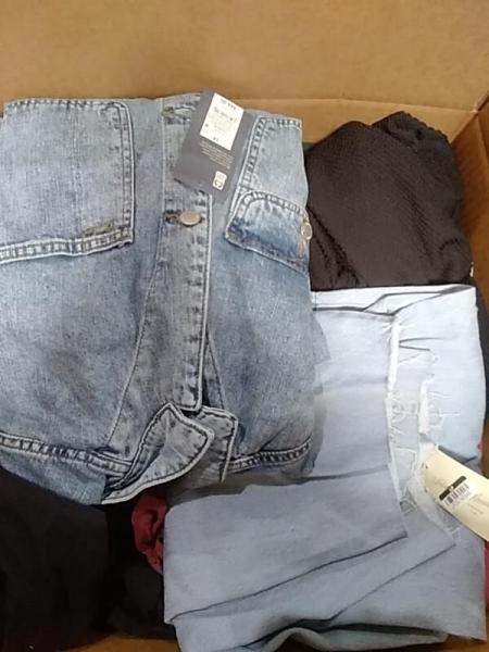 Apparel - Goodfellow & Co, Levi's, Universal Thread, Wild Fable, JoyLab, All In Motion - Est Retail $3,866 - 1 plt