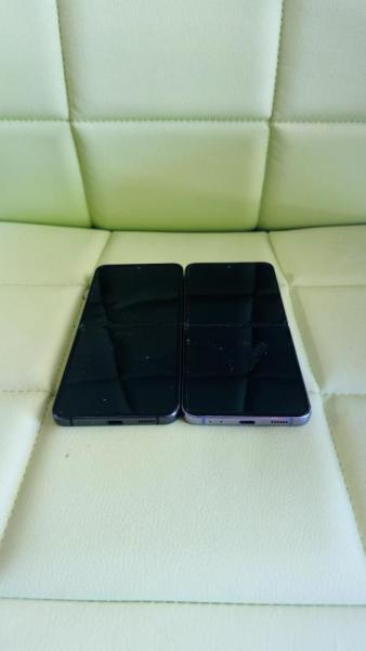 Unlocked Samsung Galaxy Z Flip4, 18 units, MSRP: $18,985
