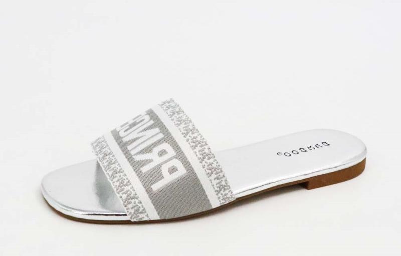 NEW 126 Pairs Very Fashion Bamboo Sandals 7 Colors 5-10 MSRP $3200