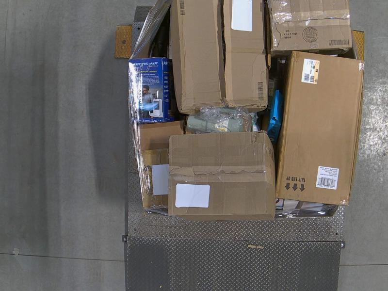 Apparel - Converse, Universal Thread, Wild Fable, & More - Est Retail $2,756- 1 plt