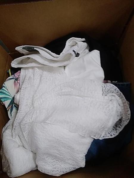 Apparel - Universal Thread, Levi's, All in Motion, Future Collective, Goodfellow & Co - Est Retail $4,280- 1 plt